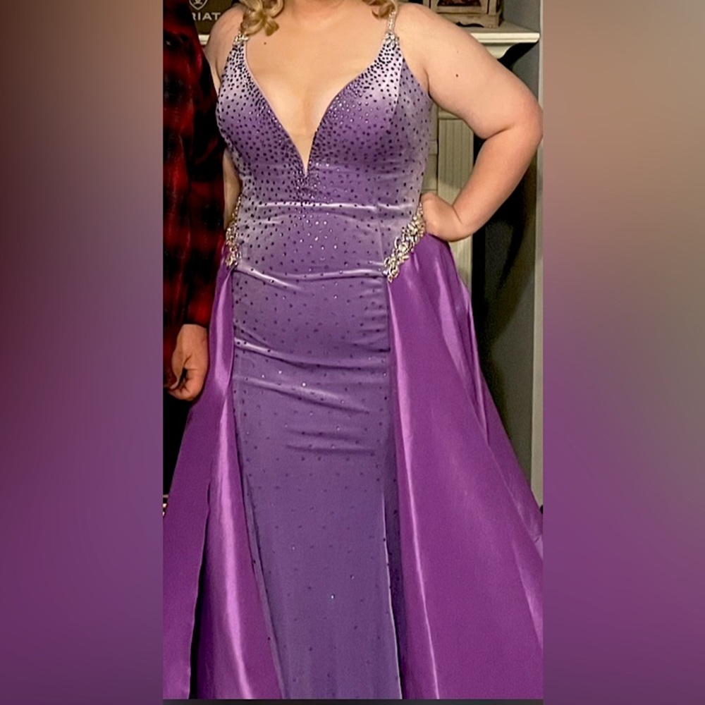 Prom Dress for Sale!! Johnathan Kayne X Sydney’s Closet